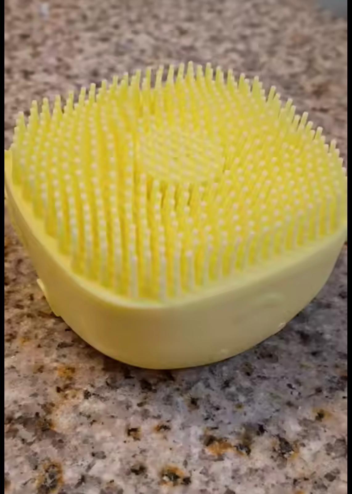 2-in-1 Pet Bathing Brush with Shampoo Dispenser – Soft Silicone Dog & Cat Grooming & Massage Tool